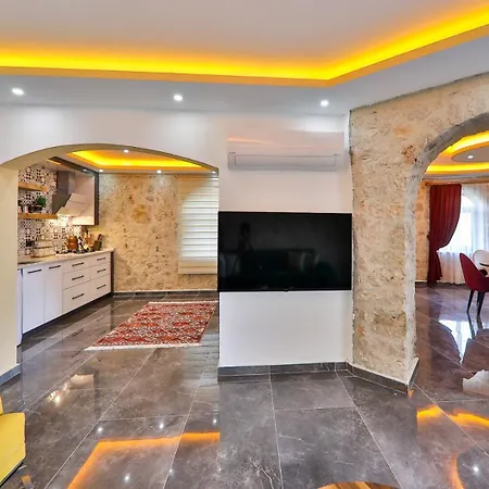 Villa Sandak 1 *